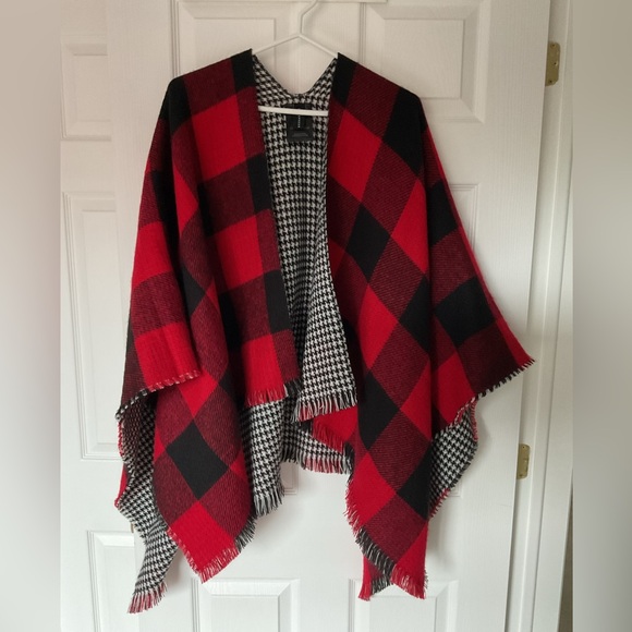 🆕 Red/Black Reversible Checkered Fleece Shawl - Picture 4 of 10
